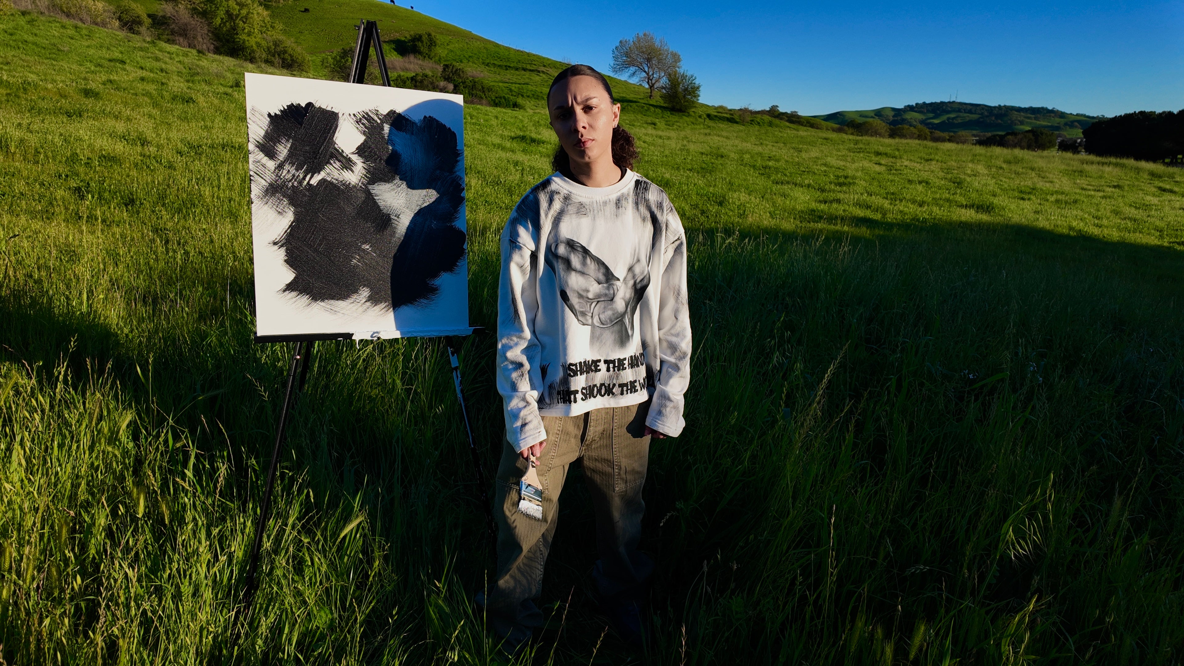 Shake The World crew neck