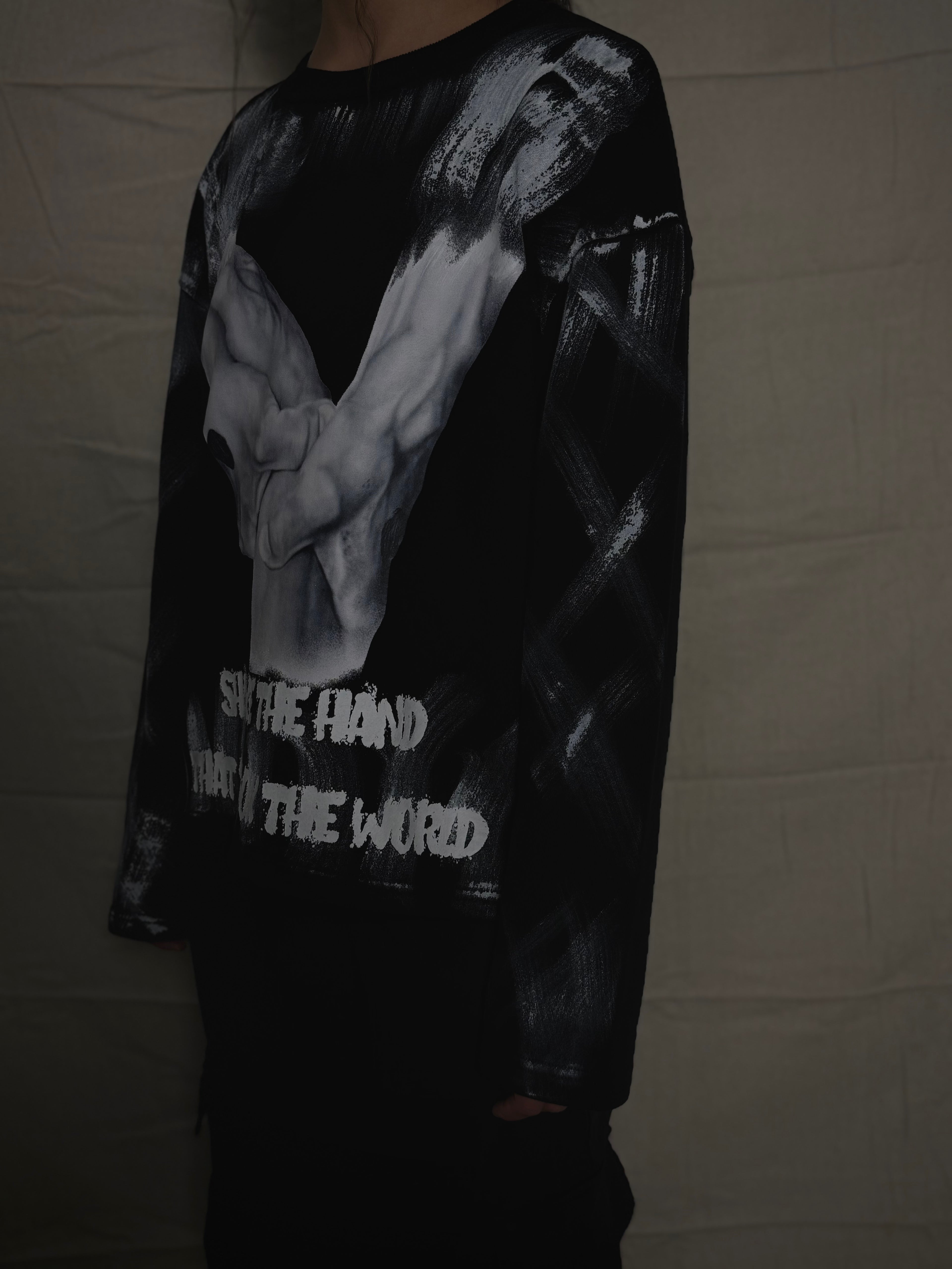 shake the world long sleeve (touch once)