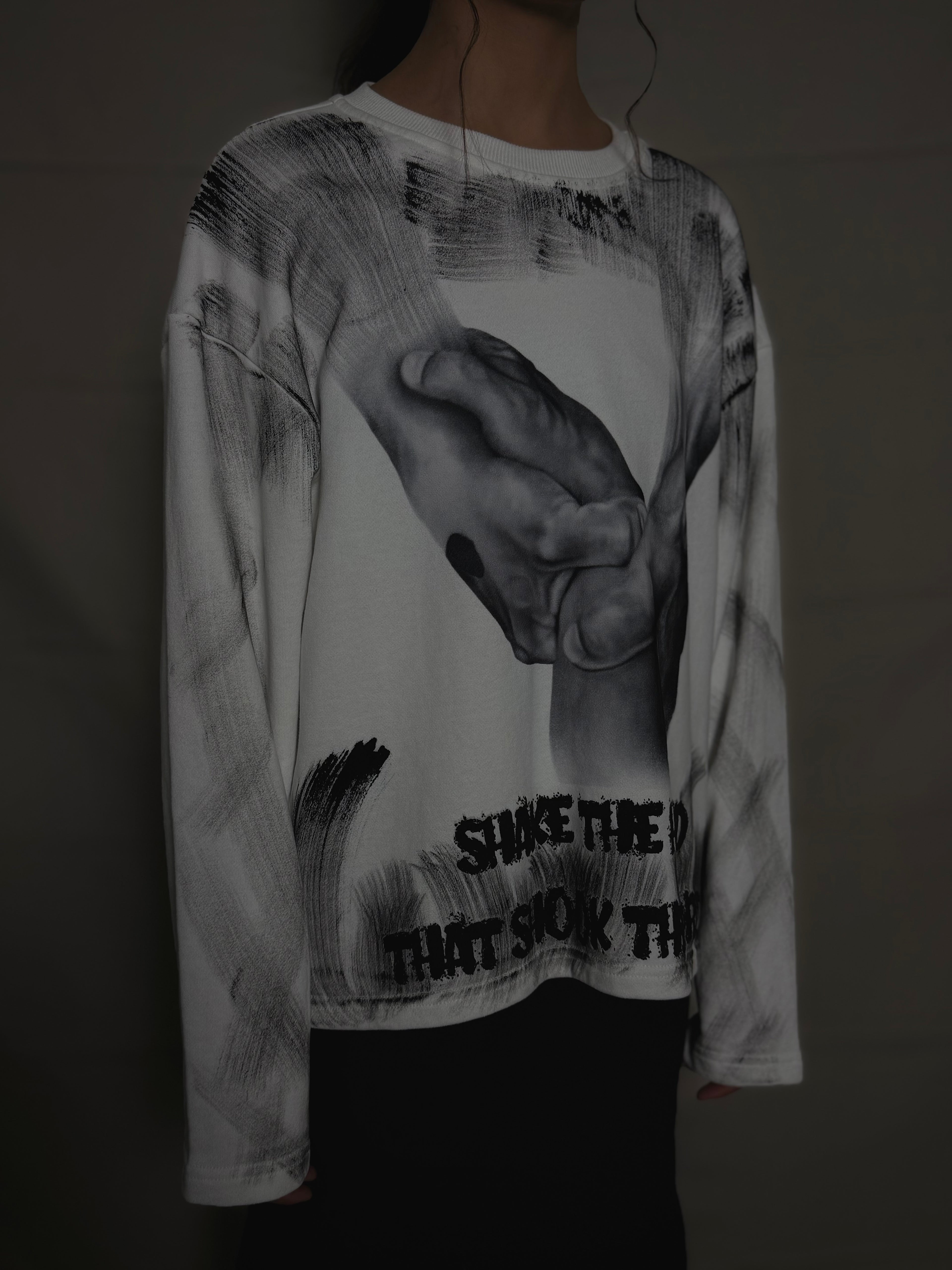 shake the world long sleeve (touch once)