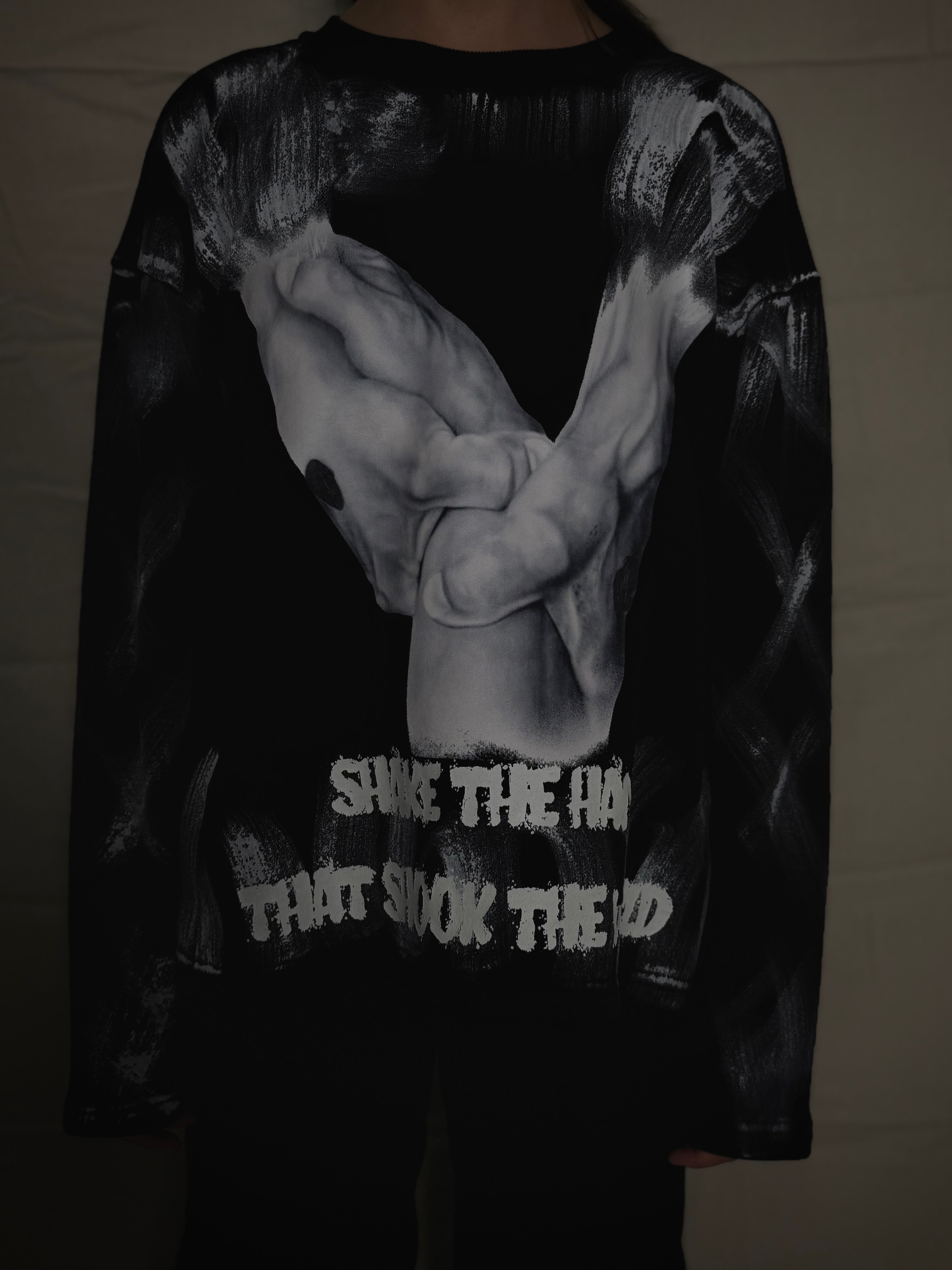 shake the world long sleeve (touch once)