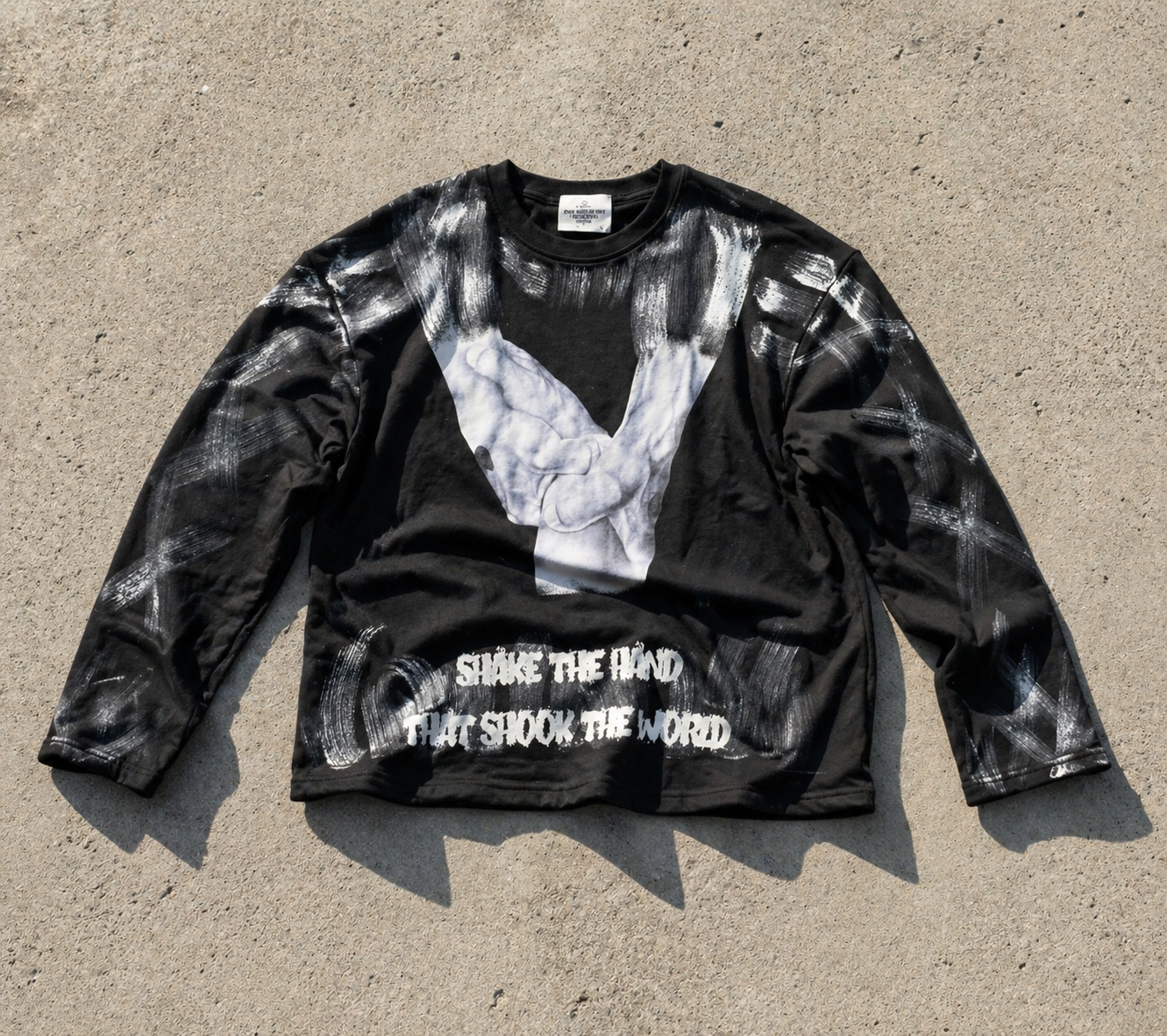 Shake The World crew neck